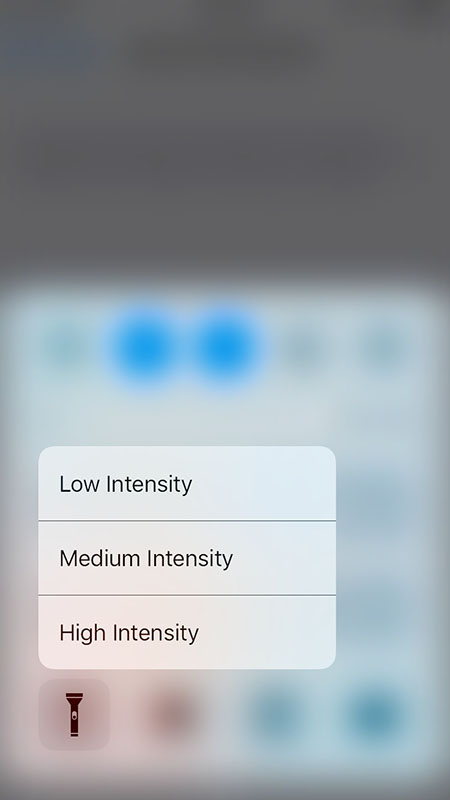 8. Dùng 3D Touch để chọn cường độ sáng cho đèn pin