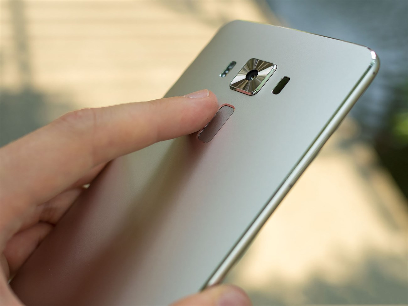 zenfone3deluxe-vs-oneplus3 zenfone3deluxe-vs-oneplus3