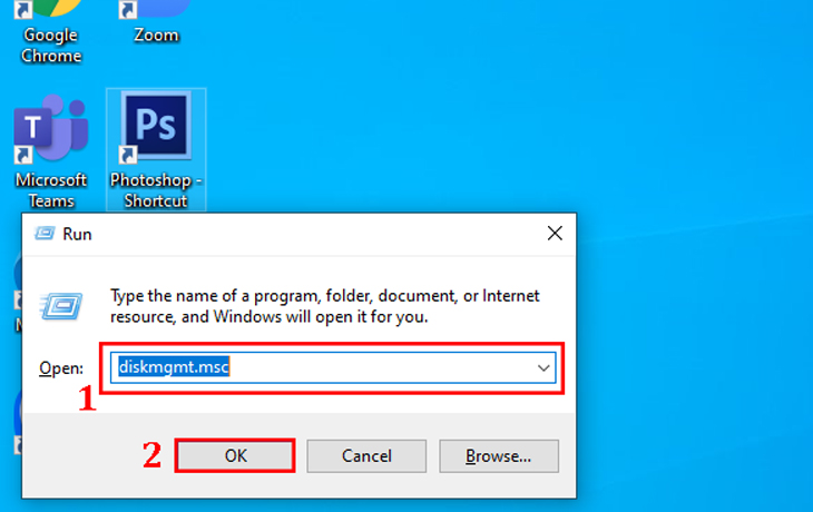 Bấm phím Windows + R rồi nhập diskmgmt.msc, sau đó bấm Enter hoặc OK
