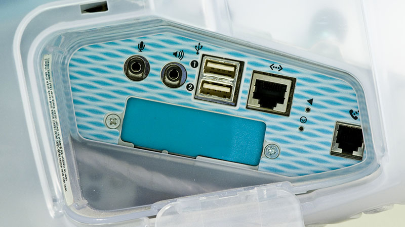 Các cổng kết nối trên iMac thế hệ đầu Các cổng kết nối trên iMac thế hệ đầu