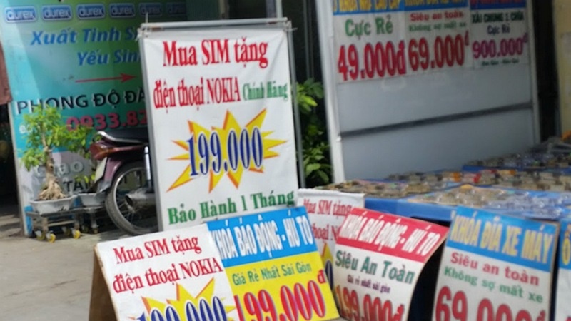 Mua SIM tặng điện thoại nở rộ tại TP HCM