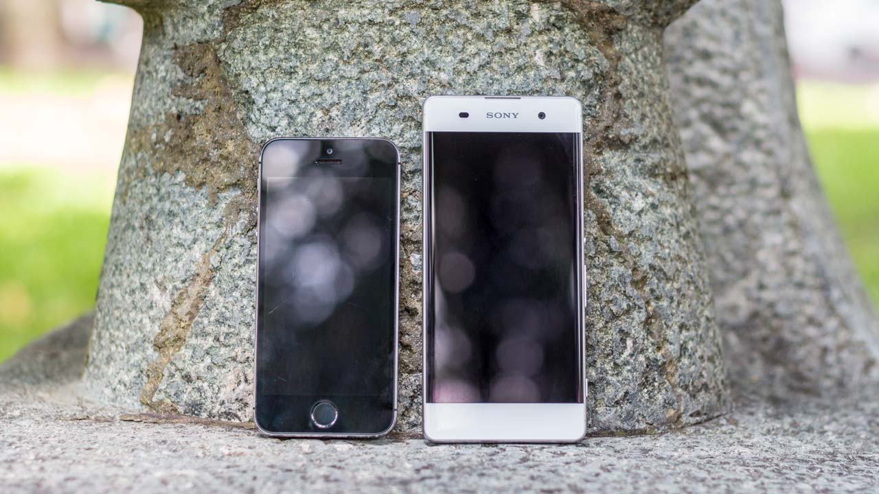 Thiết kế mặt trước của hai máy Thiết kế mặt trước của hai máy