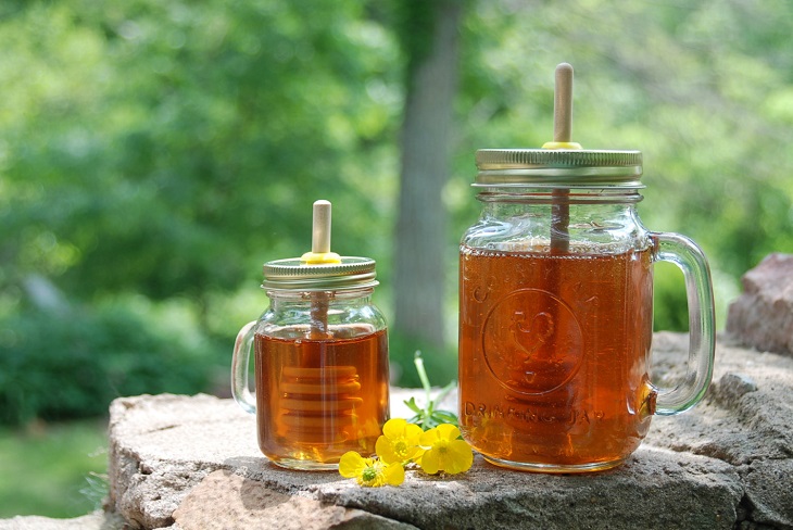Để bảo quản mật ong được hoàn hảo, các bạn hãy dùng vật chứa được làm từ thủy tinh hoặc nhựa chất lượng cao