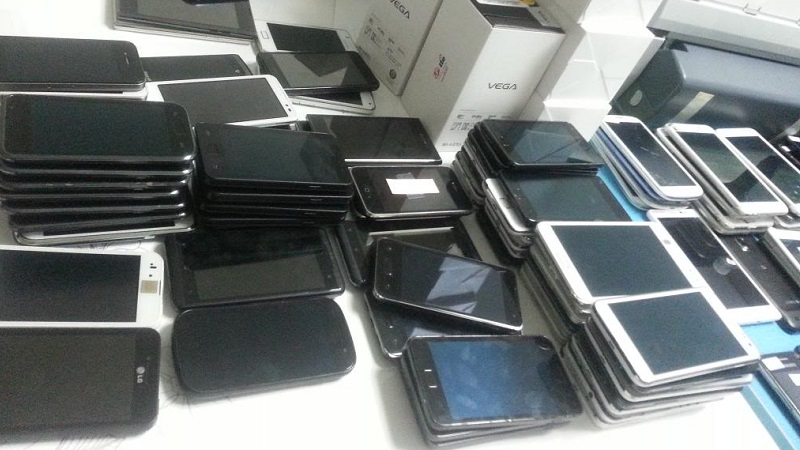 Tại sao smartphone Android cao cấp xách tay có giá rẻ như vậy? Tại sao smartphone Android cao cấp xách tay có giá rẻ như vậy?