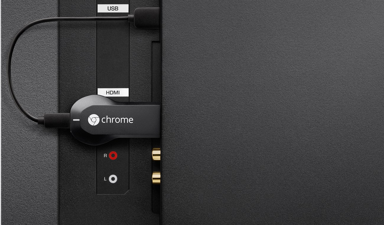 Kết nối đầu HDMI của ChromeCast với đầu thiết bị thông minh, đầu còn lại cắm vào cổng USB của Tivi.