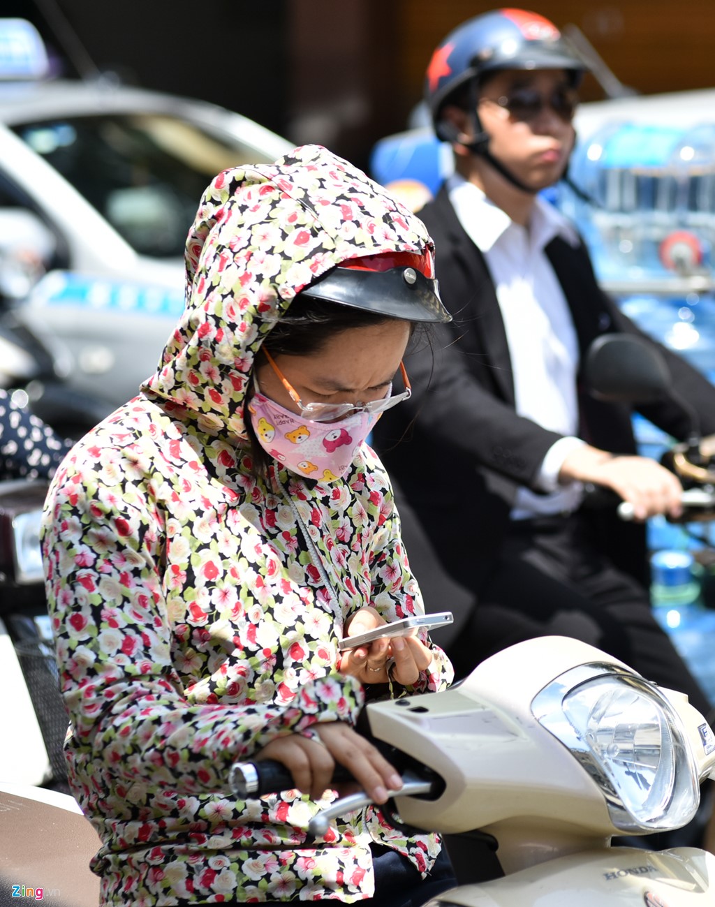 Mỗi ngày, trung bình mỗi người truy cập điện thoại 150 lần