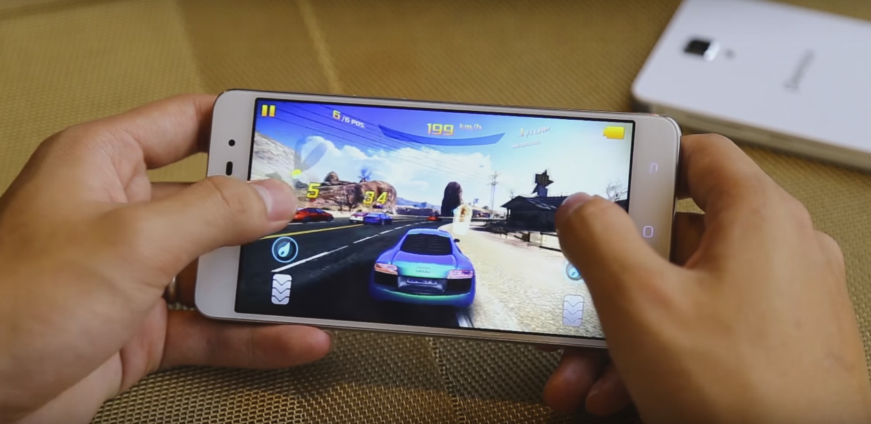 Trải nghiệm tựa game Asphalt 8 trên Pantech V955