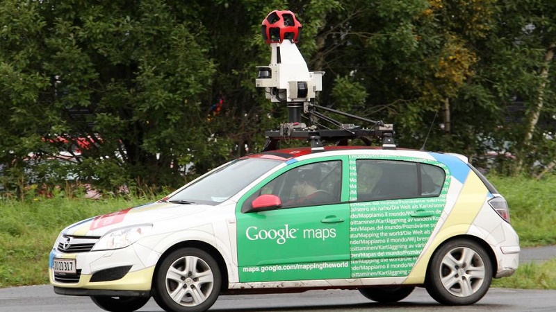 Nghĩ mình bị theo dõi, một người đàn ông đốt xe Google Nghĩ mình bị theo dõi, một người đàn ông đốt xe Google