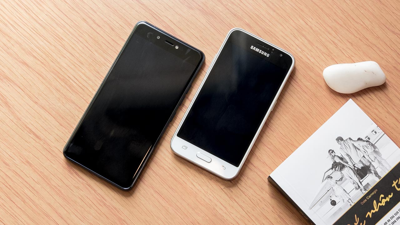 galaxy-j2-2016-vs-mobiistar-lai-zumbo-j