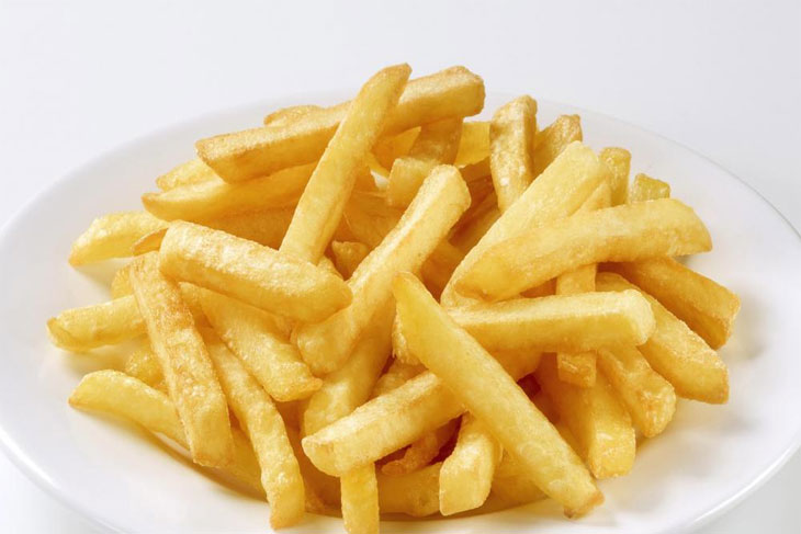 Đối với những món càn nhiều dầu mỡ không nên rán bằng lò vi sóng