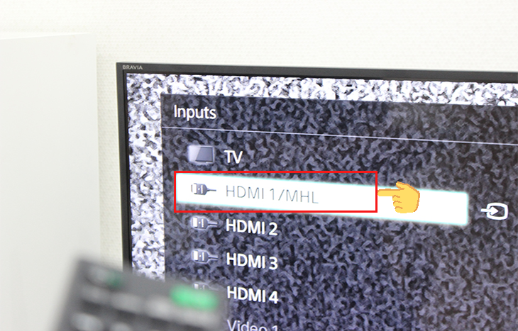 chọn vào tín hiệu HDMI 1/ MHL trên màn hình tivi
