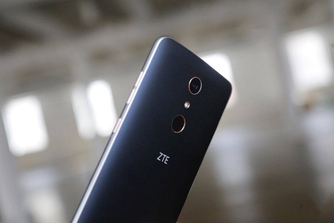 ZTE Zmax Pro: 6 inch Full-HD, Snapdragon 617, giá triệu ZTE Zmax Pro: 6 inch Full-HD, Snapdragon 617, giá triệu