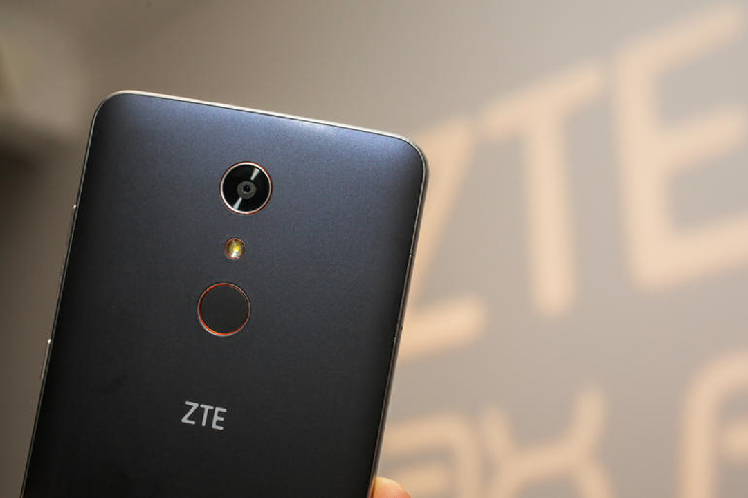 ZTE Zmax Pro: 6 inch Full-HD, Snapdragon 617, giá triệu ZTE Zmax Pro: 6 inch Full-HD, Snapdragon 617, giá triệu