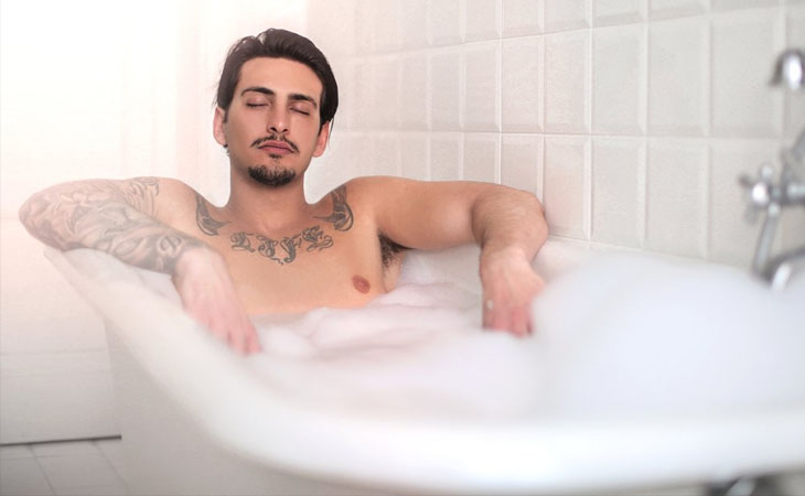 Tắm nước nóng có thể ảnh hưởng đến khả năng sinh sản của nam giới