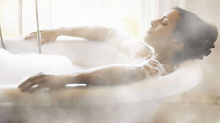 Tắm nước nóng giúp loại bỏ độc tố, mang lại cơ thể khoẻ mạnh