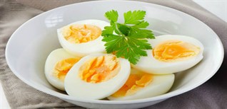 Có nên luộc trứng trong lò vi sóng?