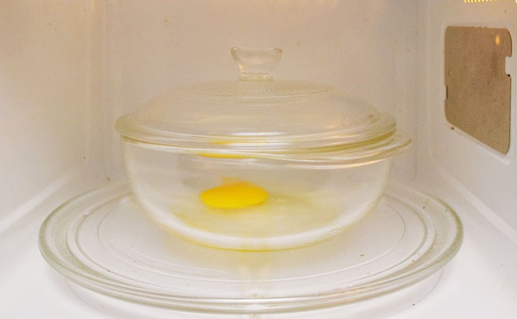 Boiling eggs in the microwave can cause explosions