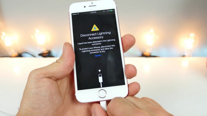 iOS 10 sẽ cảnh báo nếu cổng Lightning bị ẩm ướt iOS 10 sẽ cảnh báo nếu cổng Lightning bị ẩm ướt