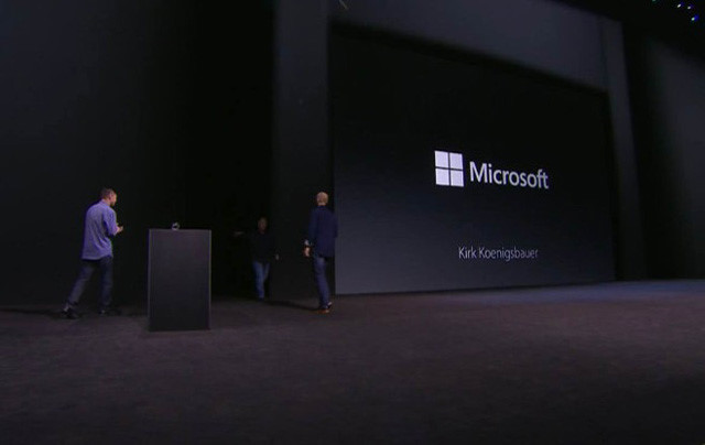 Năm 2015, người của Microsoft lại xuất hiện trên sân khấu Apple