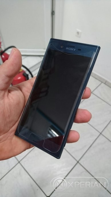 Sony Xperia F8331 
