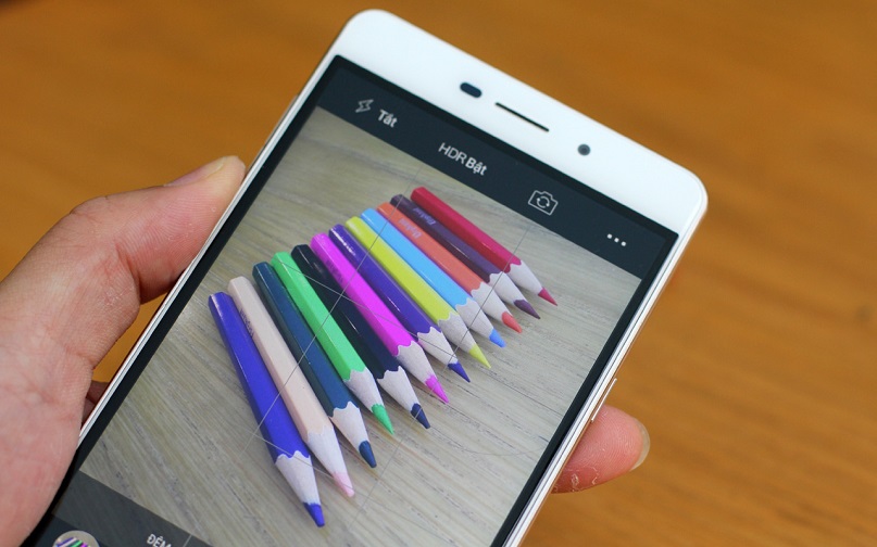 Camera trước và sau đều hỗ trợ những tính năng chụp ảnh thú vị