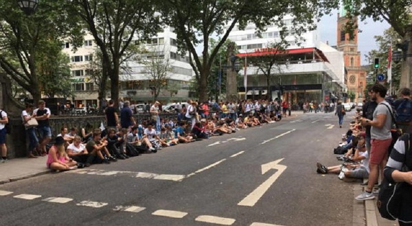 Đức đóng cửa cầu để bảo đảm an toàn cho game thủ Pokémon Go