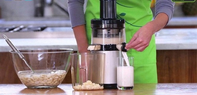 Lý do vì sao máy ép chậm lại đắt tiền hơn máy ép thường?