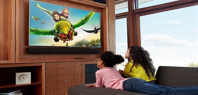 Xem tivi ở tư thế nào là tốt nhất cho sức khoẻ của bạn?