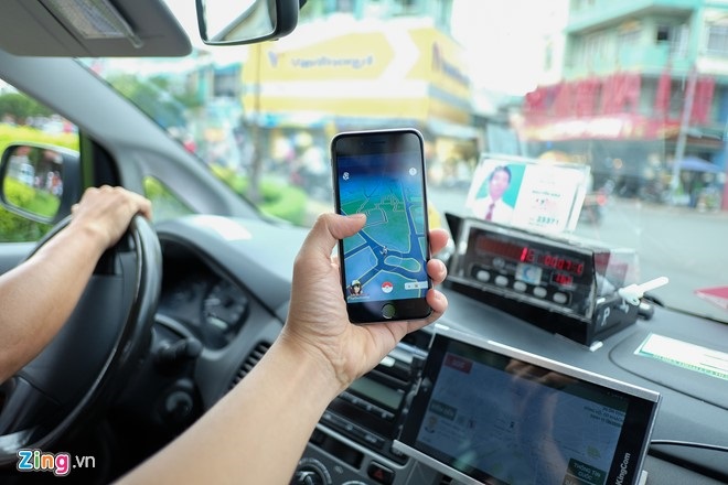 Nhiều người chơi tại Việt Nam đang chọn cách bắt pokemon bằng taxi, xe ôm thay vì tự di chuyển để tránh rủi ro
