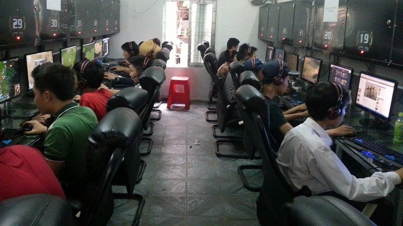 Theo bạn, có nên đóng cửa các quán internet? Theo bạn, có nên đóng cửa các quán internet?