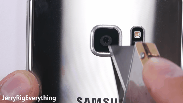Thử nghiệm bẻ cong, cào xước Galaxy Note 7