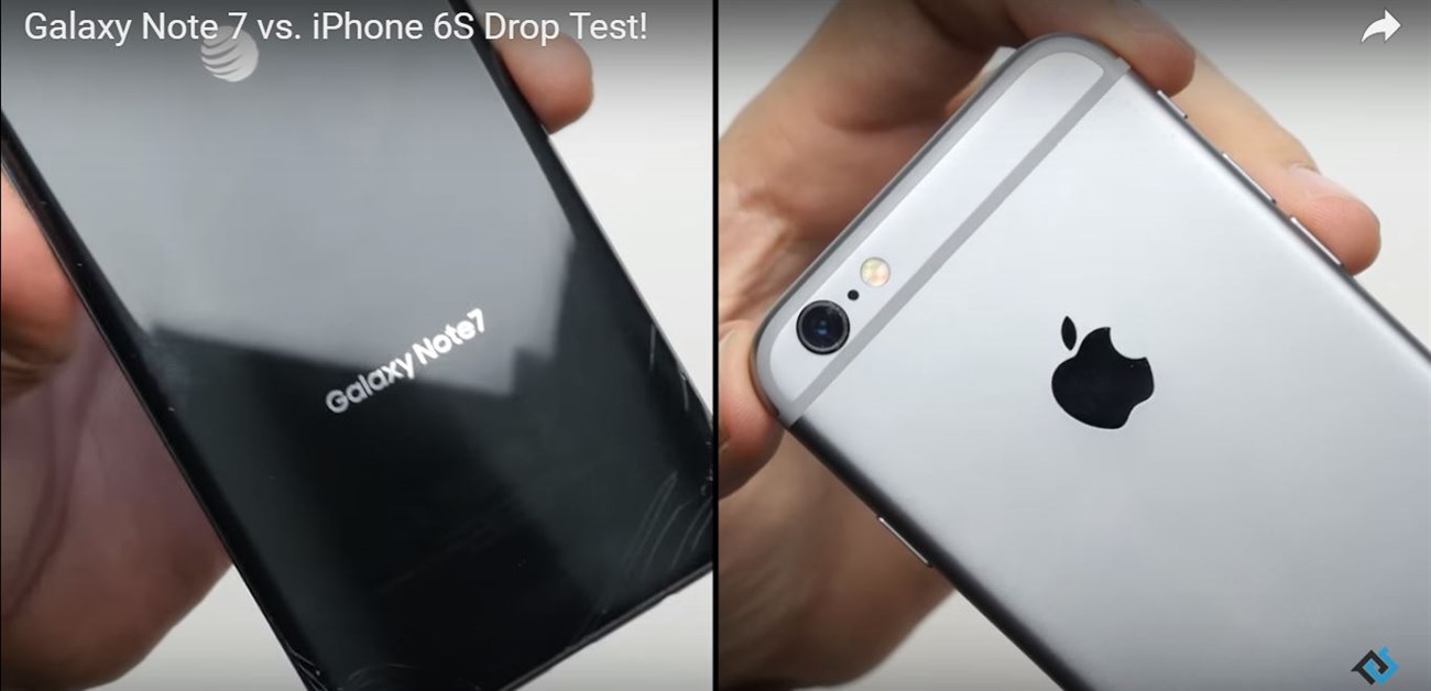 Mặt lưng của 2 máy sau khi thả xuống nền bê tông từ độ cao 1 mét Mặt lưng của 2 máy sau khi thả xuống nền bê tông từ độ cao 1 mét