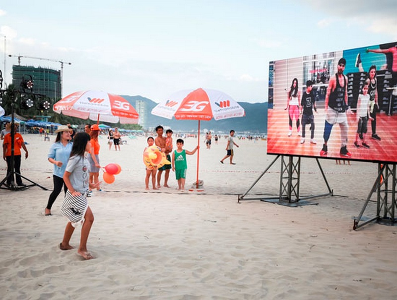 Vietnamobile mời thuê bao quẩy thỏa sức, gọi thả ga tại 5 bãi biển Vietnamobile mời thuê bao quẩy thỏa sức, gọi thả ga tại 5 bãi biển