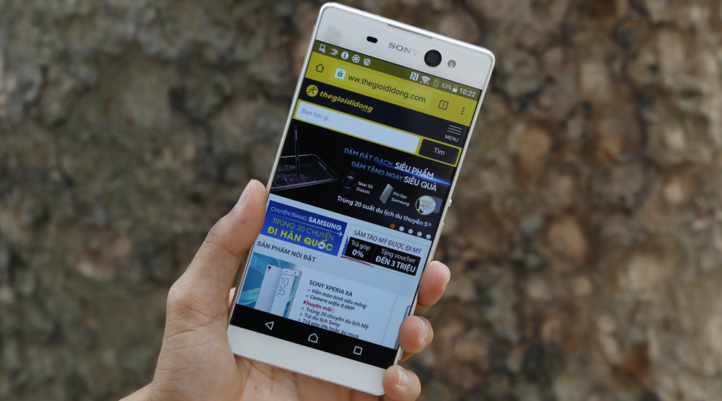 Phần màn hình của Sony Xperia XA Ultra chiếm đến 76,6%