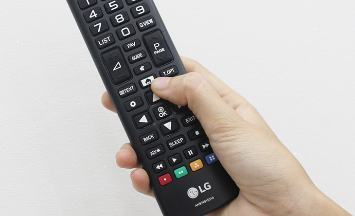 Nhấn nút Home trên remote