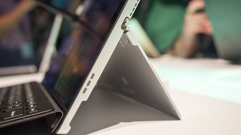 Lenovo tung tablet lai laptop đẹp không kém Surface Pro 4 nhưng giá rẻ hơn