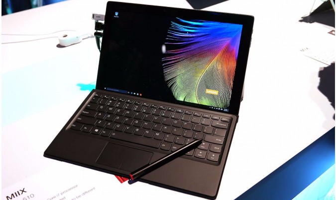 Lenovo tung tablet lai laptop đẹp không kém Surface Pro 4 nhưng giá rẻ hơn