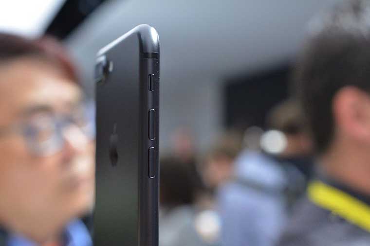 Màu đen bóng mới trên bộ đôi iPhone 7 và 7 Plus