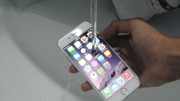 Bạn cũng không nên thường xuyên sử dụng iPhone 7 dưới môi trường ẩm ướt để tránh ảnh hưởng tới thiết bị