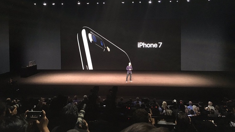 CEO Tim Cook phát biểu tại sự kiện ra mắt iPhone 7 hôm 8/9