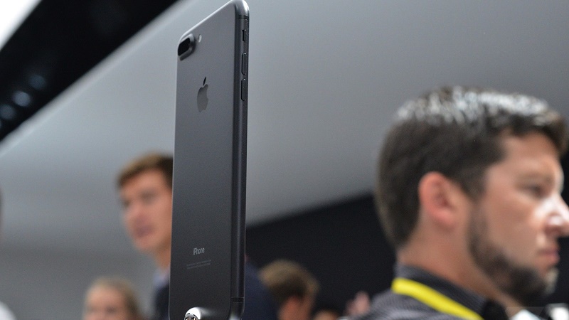 Đơn hàng iPhone 7 gấp 4 lần iPhone 6, màu đen cháy hàng Đơn hàng iPhone 7 gấp 4 lần iPhone 6, màu đen cháy hàng