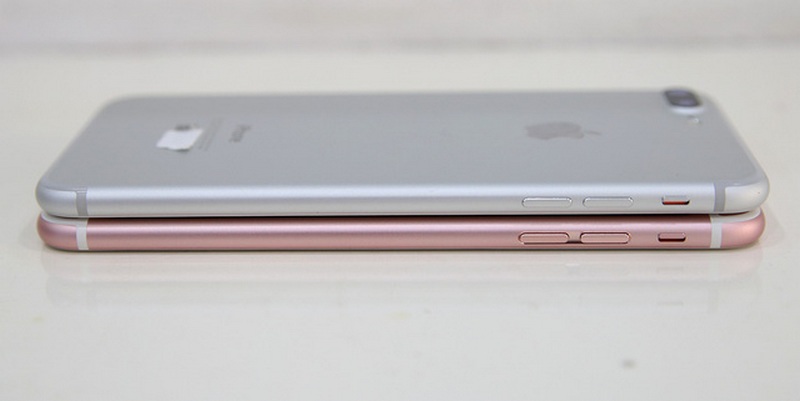 Cạnh trái của 2 máy