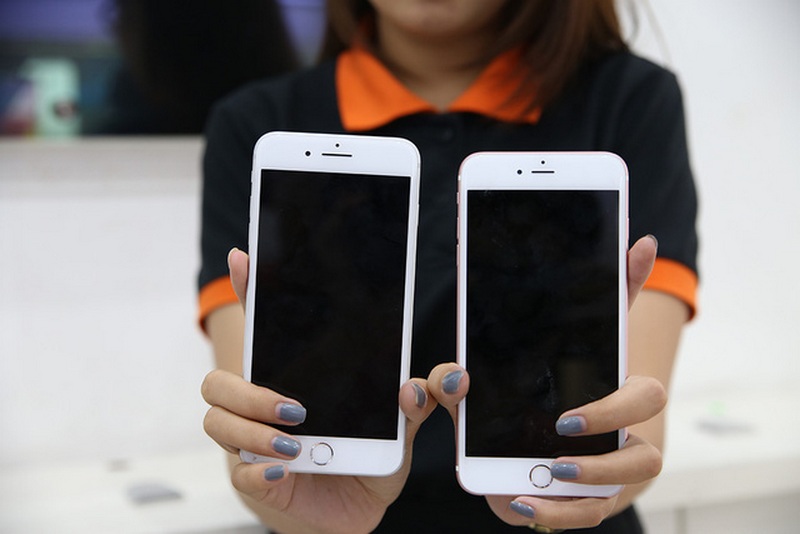 Mặt trước của 2 máy