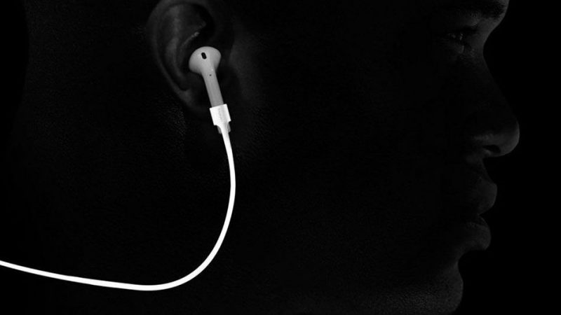 Tai nghe AirPods đắt tiền sẽ không lo bị rơi nhờ phụ kiện này