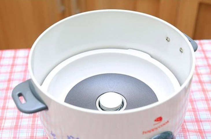 Tại sao nên mua nồi cơm nắp rời? > Nồi cơm điện nắp rời sử dụng 1 mâm nhiệt lớn nấu cơm nhanh