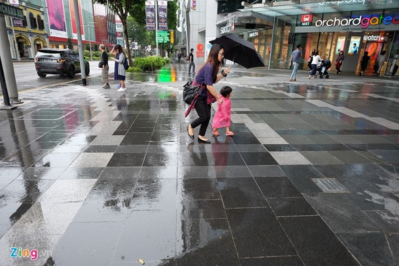 Người Việt xếp hàng mua iPhone 7 trước 2 ngày ở Singapore Người Việt xếp hàng mua iPhone 7 trước 2 ngày ở Singapore