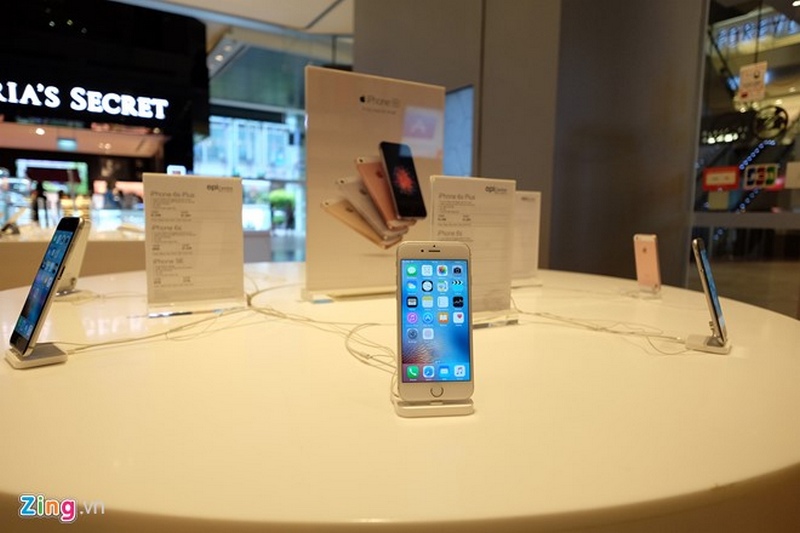 Người Việt xếp hàng mua iPhone 7 trước 2 ngày ở Singapore Người Việt xếp hàng mua iPhone 7 trước 2 ngày ở Singapore