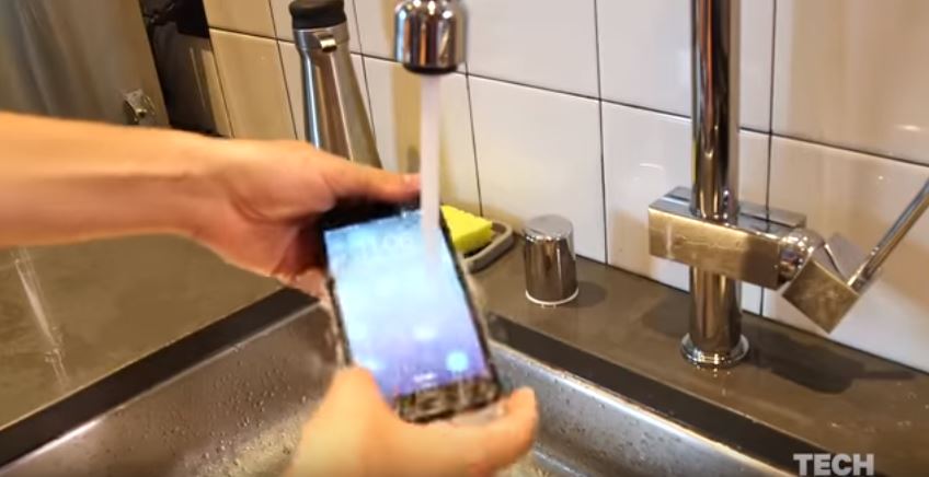 Thử nghiệm khả năng kháng nước của iPhone 7