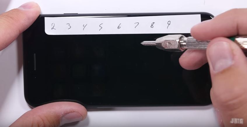 Thử độ bền, chống xước, bẻ cong iPhone 7