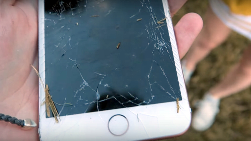 iPhone 7 vẫn sử dụng tốt sau khi thả rơi từ trực thăng xuống